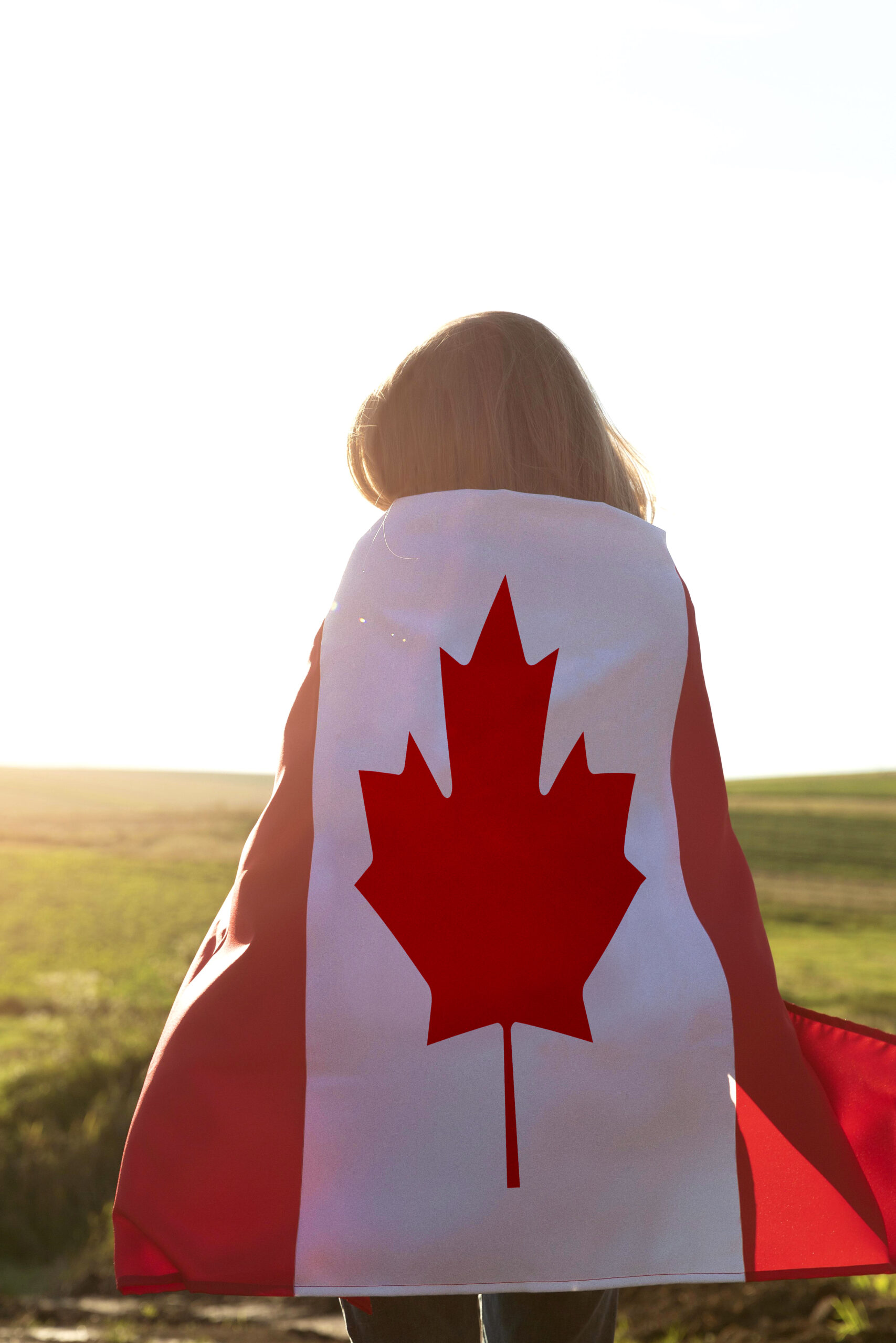 coup-moyen-femme-drapeau-canadien-scaled